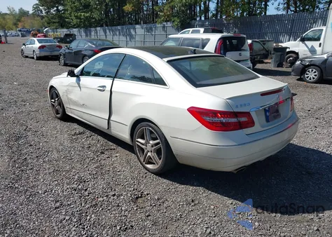 2013 Mercedes-Benz E 350 4Matic z USA, uszkodzony, nr VIN WDDKJ8JB7DF211306